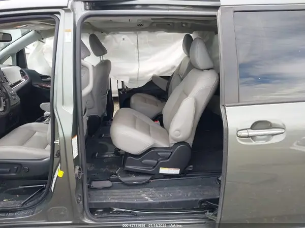 5TDDZ3DC2LS237300 2020 TOYOTA SIENNA - Image 8