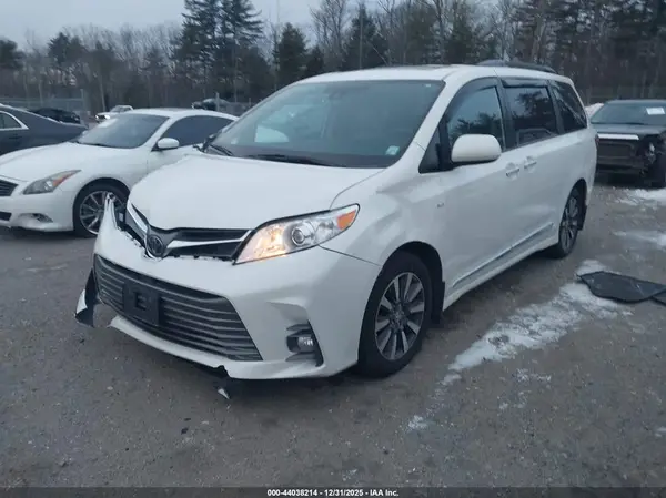 5TDDZ3DC2LS240262 2020 TOYOTA SIENNA - Image 2