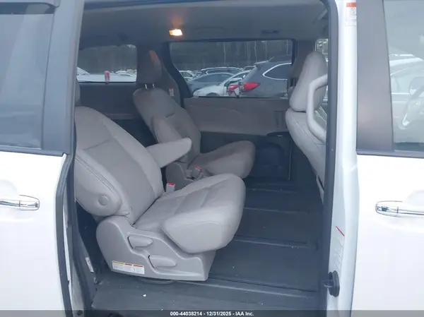 5TDDZ3DC2LS240262 2020 TOYOTA SIENNA - Image 8
