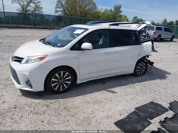 5TDDZ3DC2LS242495 2020 TOYOTA SIENNA - Image 2