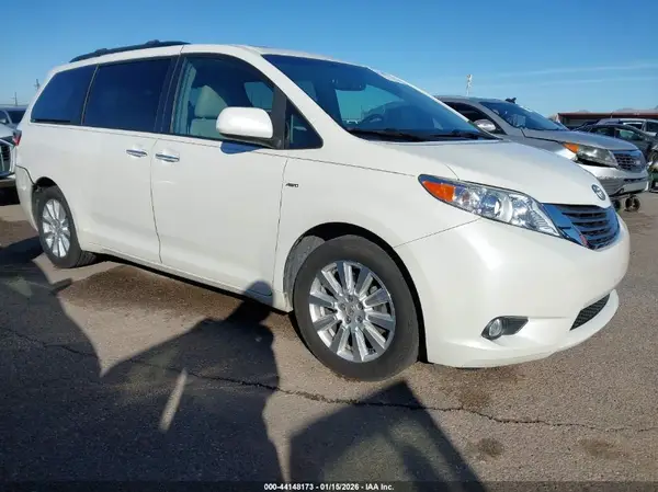 5TDDZ3DC3HS155518 2017 TOYOTA SIENNA - Image 1