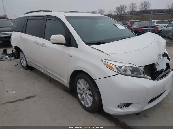 5TDDZ3DC3HS161688 2017 TOYOTA SIENNA - Image 1