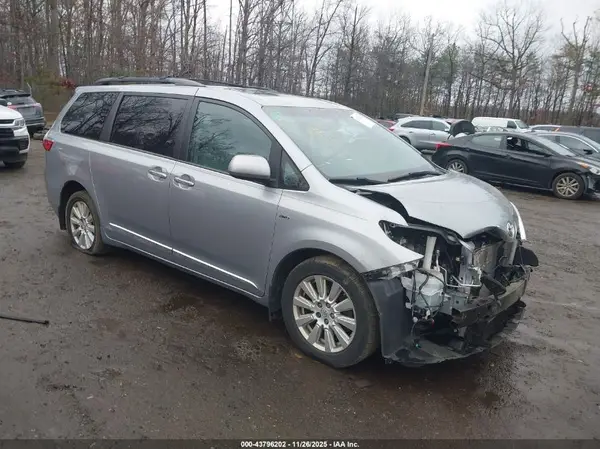 5TDDZ3DC3HS162453 2017 TOYOTA SIENNA - Image 1