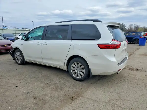 5TDDZ3DC3HS164932 2017 TOYOTA SIENNA - Image 2