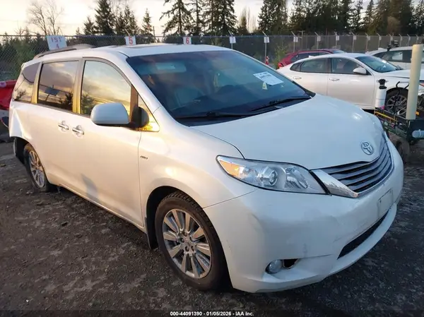 5TDDZ3DC3HS166762 2017 TOYOTA SIENNA - Image 1