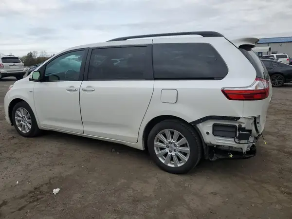 5TDDZ3DC3HS167023 2017 TOYOTA SIENNA - Image 2