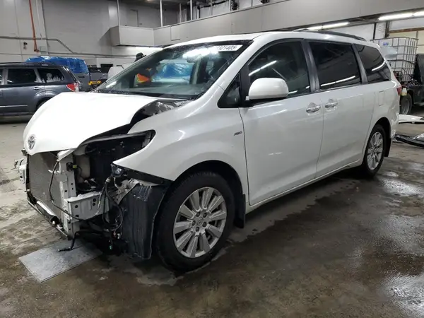5TDDZ3DC3HS167720 2017 TOYOTA SIENNA - Image 1