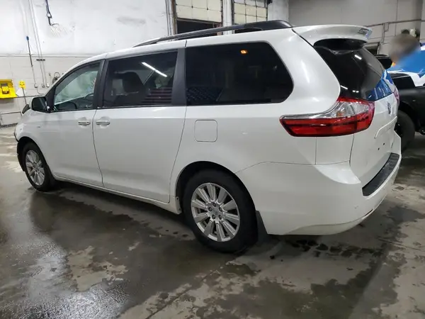 5TDDZ3DC3HS167720 2017 TOYOTA SIENNA - Image 2