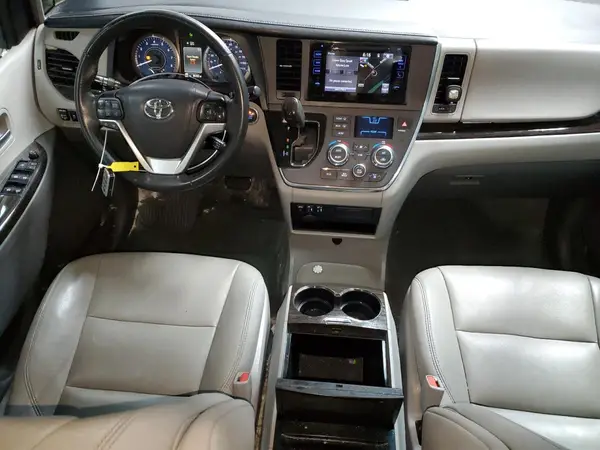 5TDDZ3DC3HS167720 2017 TOYOTA SIENNA - Image 8