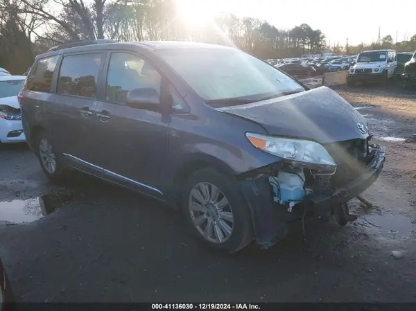 5TDDZ3DC3HS171329 2017 TOYOTA SIENNA - Image 1