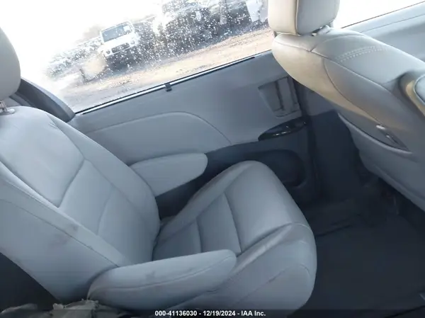 5TDDZ3DC3HS171329 2017 TOYOTA SIENNA - Image 8