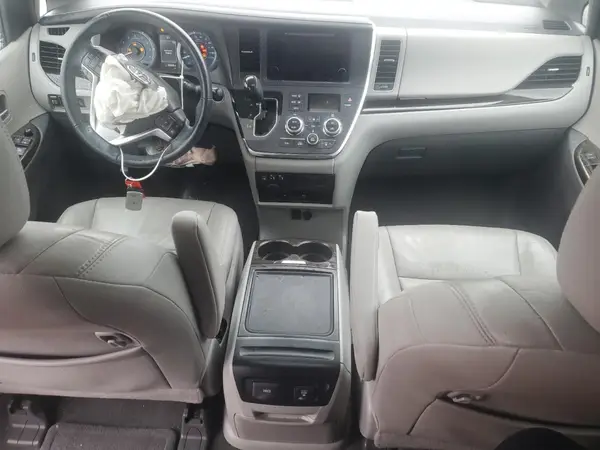 5TDDZ3DC3HS172867 2017 TOYOTA SIENNA - Image 8