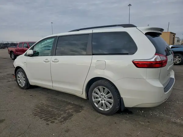 5TDDZ3DC3HS175669 2017 TOYOTA SIENNA - Image 2