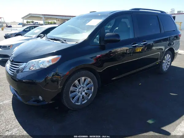5TDDZ3DC3HS176921 2017 TOYOTA SIENNA - Image 2