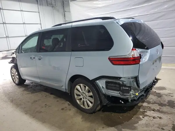 5TDDZ3DC3HS178281 2017 TOYOTA SIENNA - Image 2