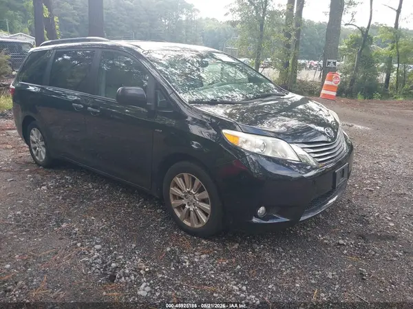 5TDDZ3DC3HS178412 2017 TOYOTA SIENNA - Image 1
