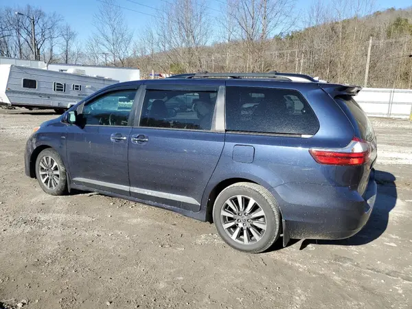 5TDDZ3DC3JS189979 2018 TOYOTA SIENNA - Image 2
