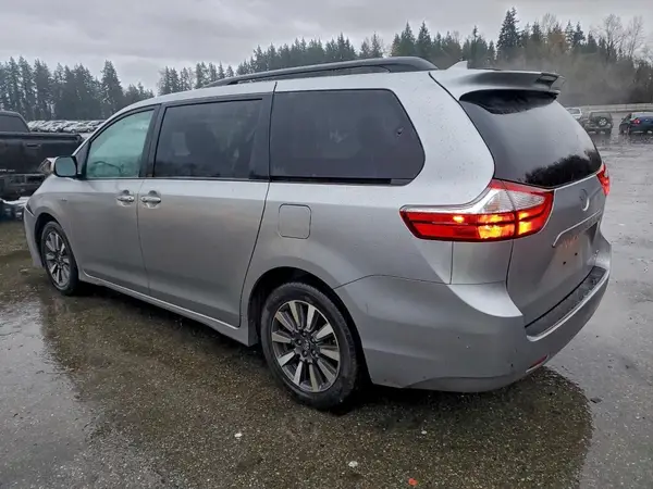 5TDDZ3DC3JS196429 2018 TOYOTA SIENNA - Image 2
