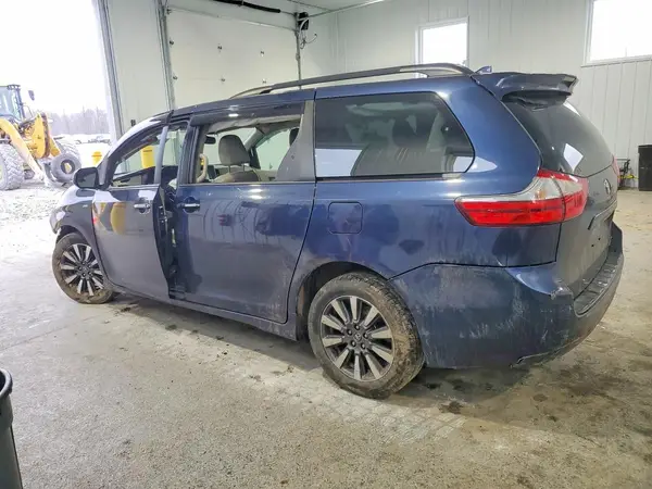 5TDDZ3DC3JS197497 2018 TOYOTA SIENNA - Image 2