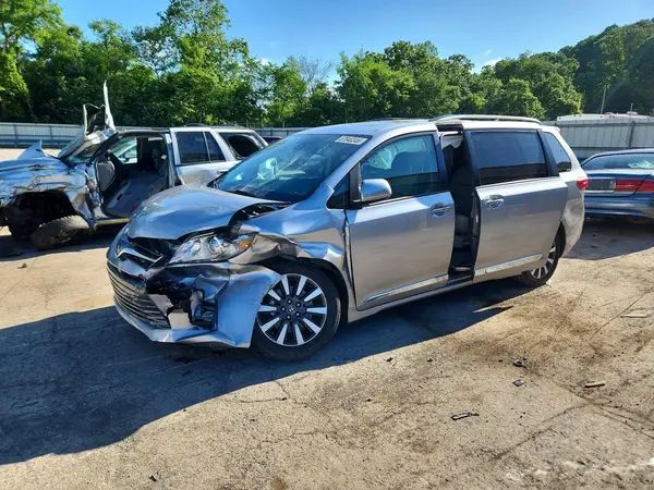 5TDDZ3DC3JS199816 2018 TOYOTA SIENNA - Image 1