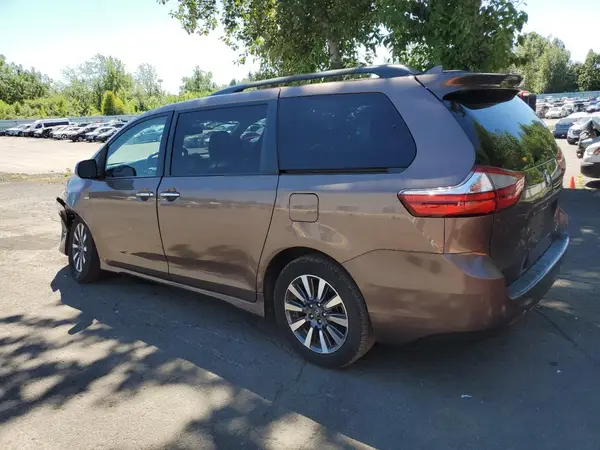 5TDDZ3DC3JS202102 2018 TOYOTA SIENNA - Image 2