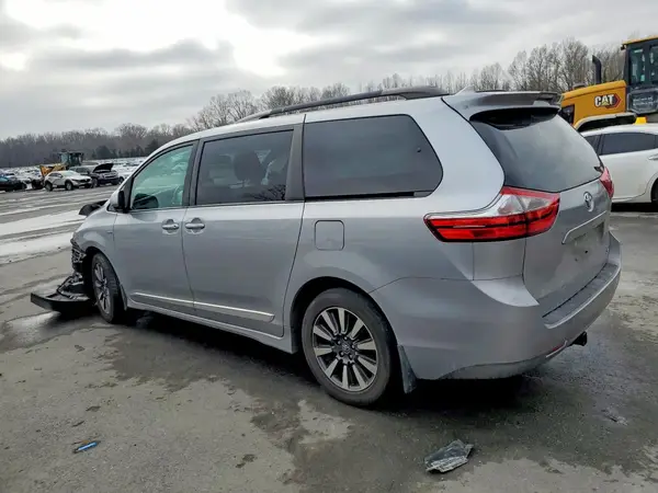 5TDDZ3DC3JS202925 2018 TOYOTA SIENNA - Image 2