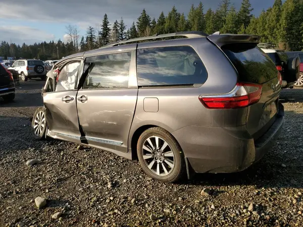 5TDDZ3DC3JS204514 2018 TOYOTA SIENNA - Image 2