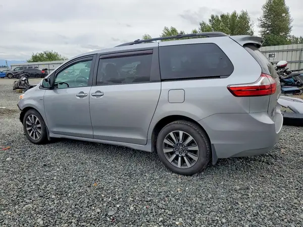 5TDDZ3DC3JS206294 2018 TOYOTA SIENNA - Image 2