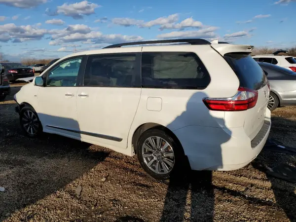 5TDDZ3DC3KS213358 2019 TOYOTA SIENNA - Image 2