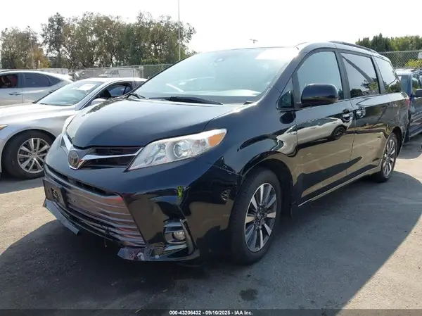 5TDDZ3DC3KS220715 2019 TOYOTA SIENNA - Image 2