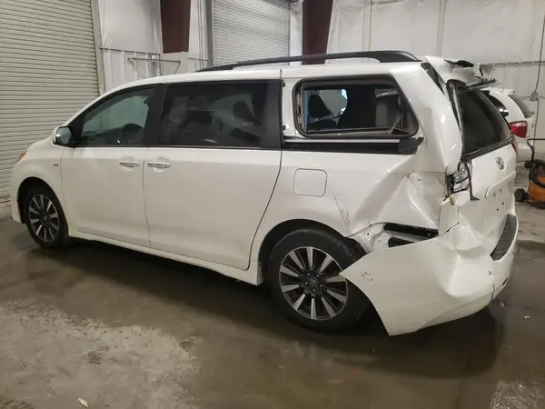 5TDDZ3DC3KS227809 2019 TOYOTA SIENNA - Image 2
