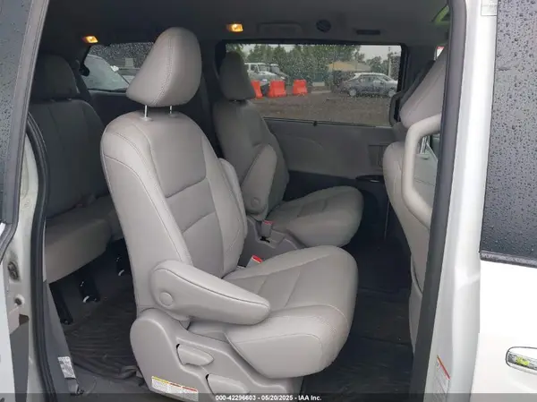 5TDDZ3DC3LS231666 2020 TOYOTA SIENNA - Image 8