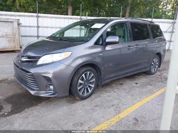 5TDDZ3DC3LS235149 2020 TOYOTA SIENNA - Image 2