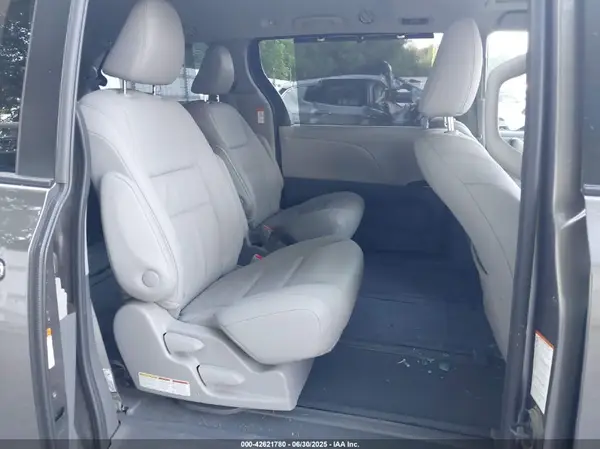 5TDDZ3DC3LS235149 2020 TOYOTA SIENNA - Image 8