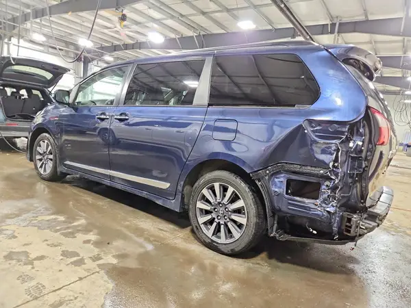 5TDDZ3DC3LS237032 2020 TOYOTA SIENNA - Image 2