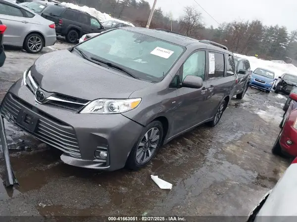 5TDDZ3DC3LS240464 2020 TOYOTA SIENNA - Image 2