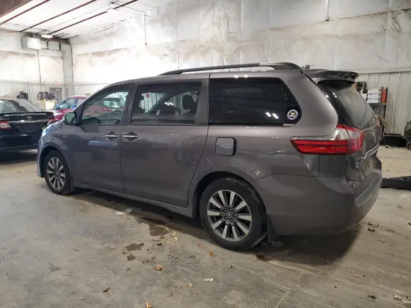 5TDDZ3DC3LS243686 2020 TOYOTA SIENNA - Image 2