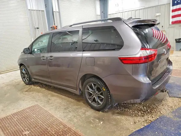 5TDDZ3DC3LS247320 2020 TOYOTA SIENNA - Image 2