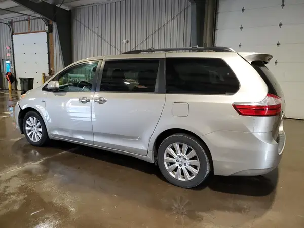 5TDDZ3DC4HS147105 2017 TOYOTA SIENNA - Image 2