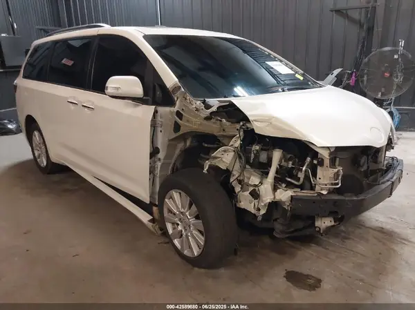 5TDDZ3DC4HS147699 2017 TOYOTA SIENNA - Image 1