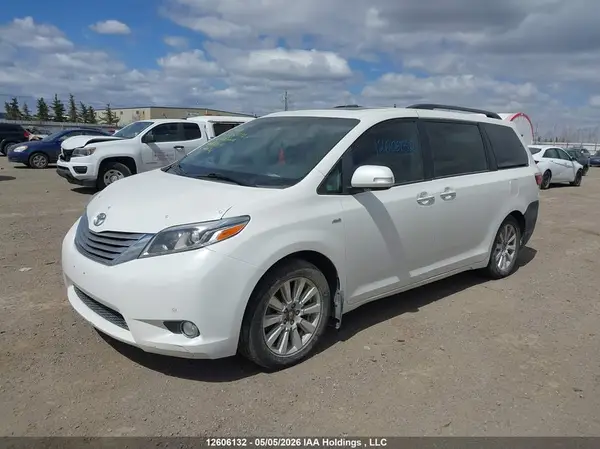5TDDZ3DC4HS148805 2017 TOYOTA SIENNA - Image 2