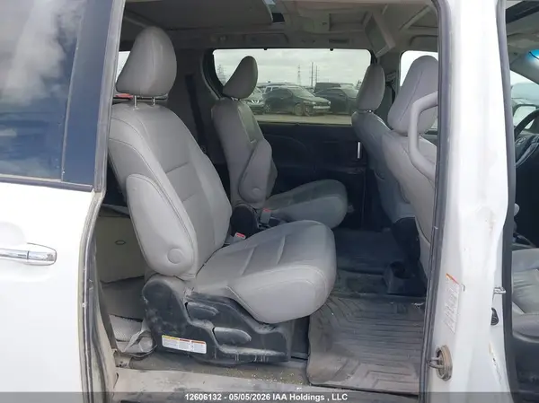 5TDDZ3DC4HS148805 2017 TOYOTA SIENNA - Image 8