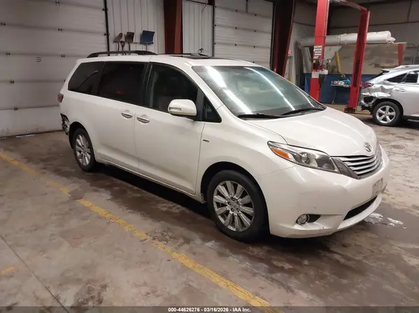 5TDDZ3DC4HS150828 2017 TOYOTA SIENNA - Image 1