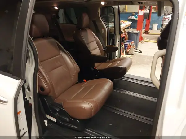 5TDDZ3DC4HS150828 2017 TOYOTA SIENNA - Image 8