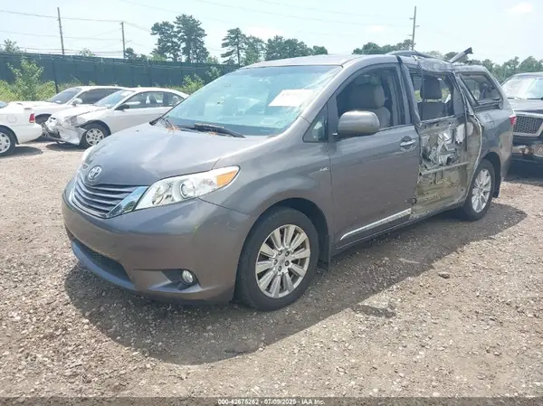 5TDDZ3DC4HS151106 2017 TOYOTA SIENNA - Image 2