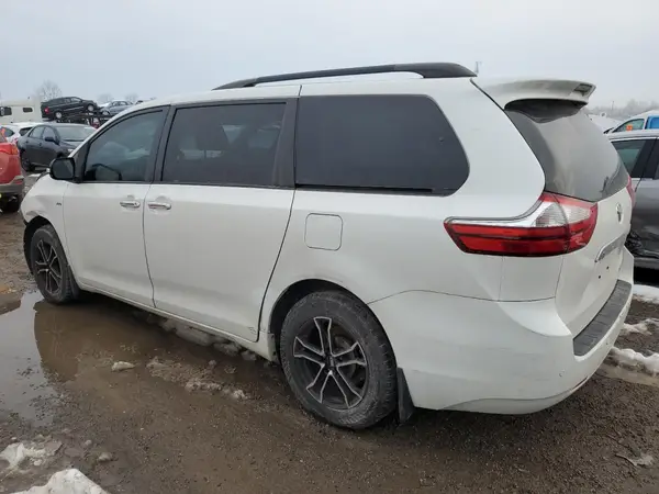 5TDDZ3DC4HS151882 2017 TOYOTA SIENNA - Image 2