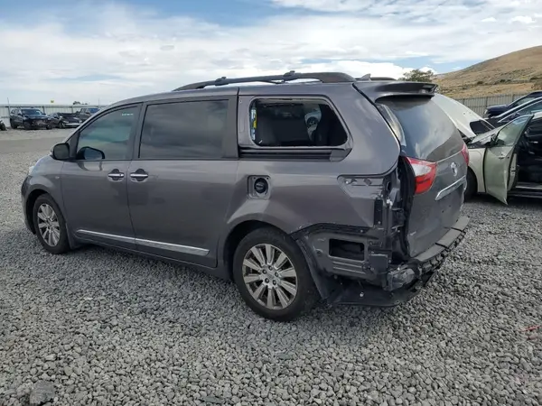 5TDDZ3DC4HS152661 2017 TOYOTA SIENNA - Image 2