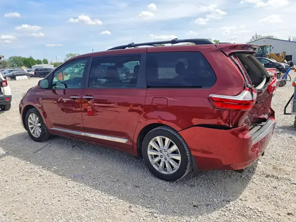 5TDDZ3DC4HS153860 2017 TOYOTA SIENNA - Image 2