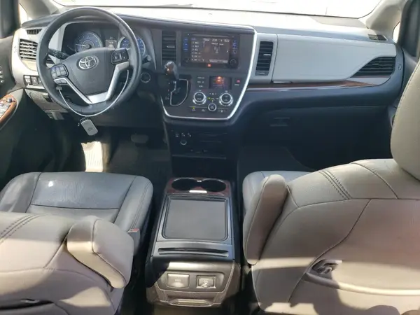 5TDDZ3DC4HS155169 2017 TOYOTA SIENNA - Image 8
