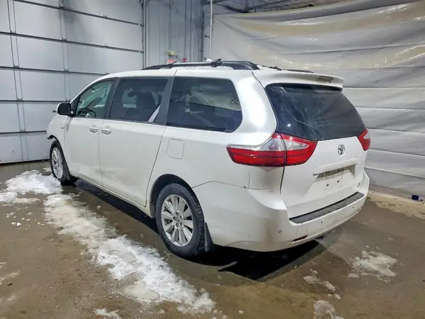 5TDDZ3DC4HS157083 2017 TOYOTA SIENNA - Image 2